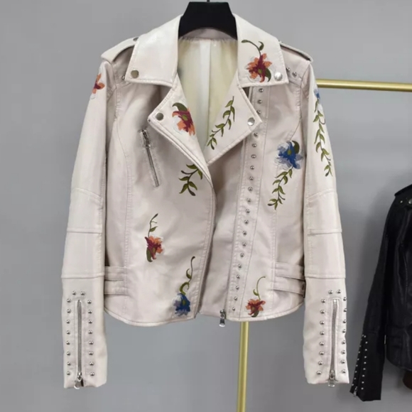🦋NWT Embroidered White Jacket Vegan Leather. - Picture 3 of 15